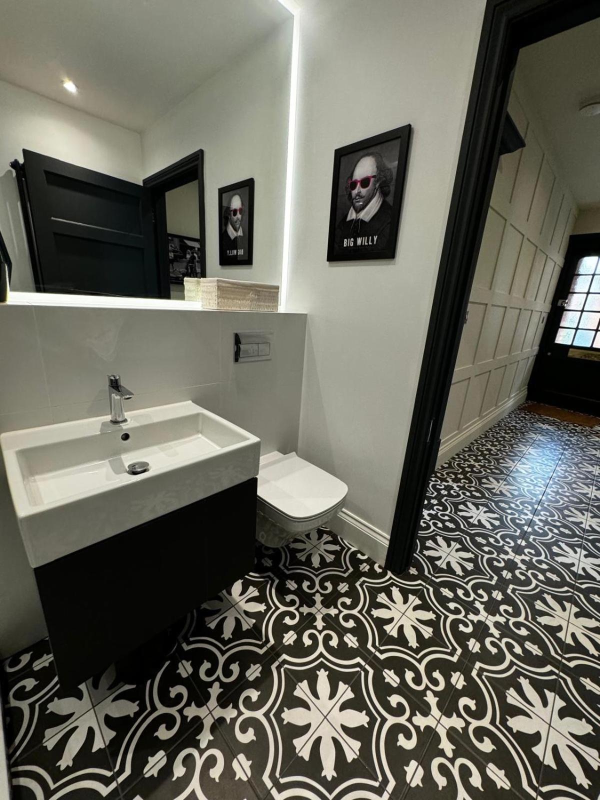 Macbeths Corner High End Luxury Apartment In Centre With Parking ستارتفورد أبون آفون المظهر الخارجي الصورة