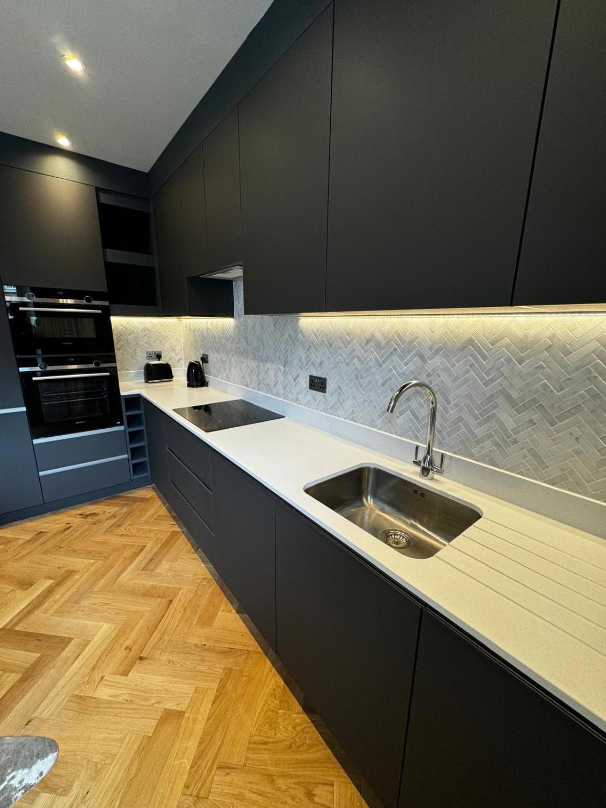Macbeths Corner High End Luxury Apartment In Centre With Parking ستارتفورد أبون آفون المظهر الخارجي الصورة