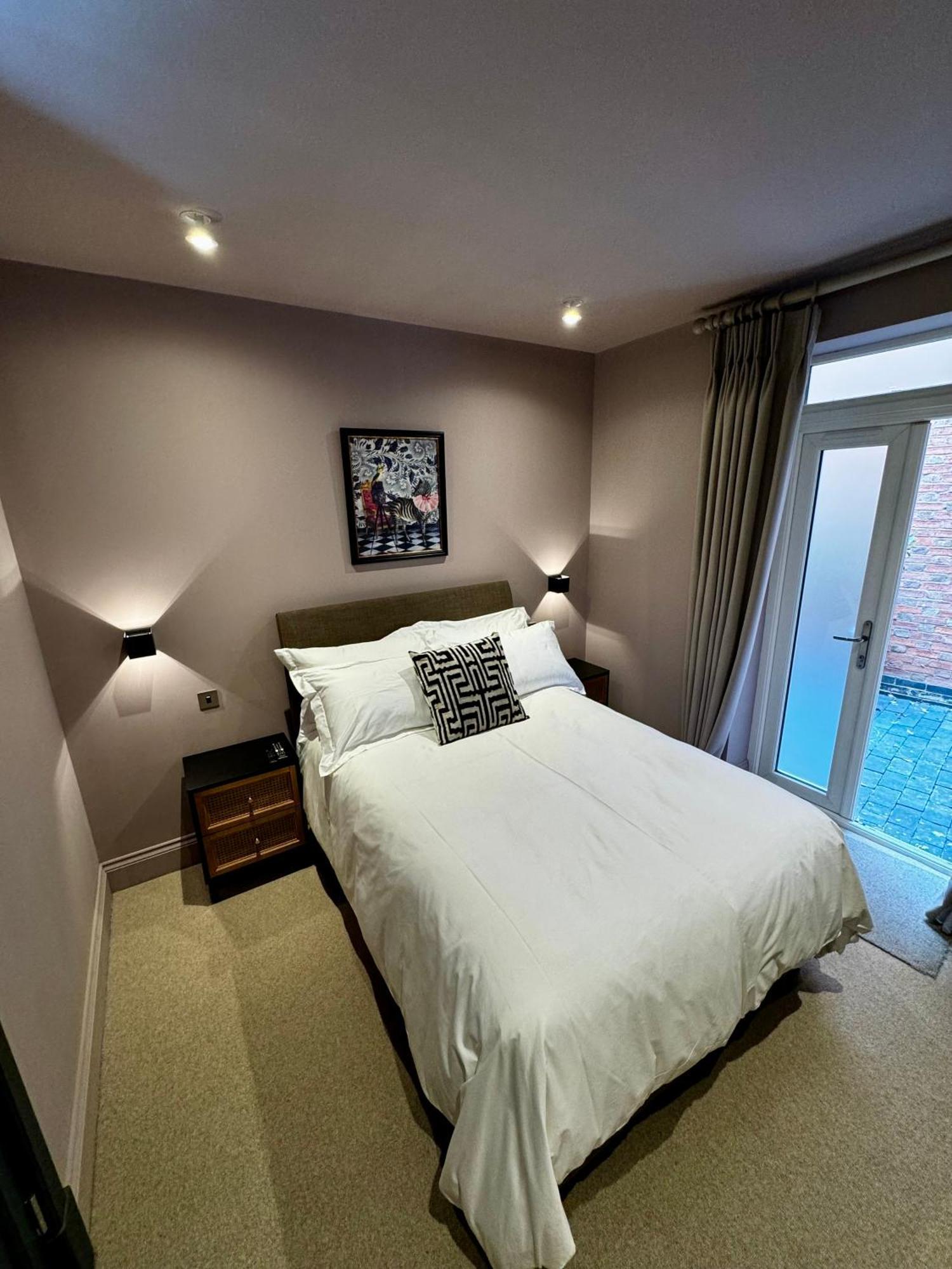 Macbeths Corner High End Luxury Apartment In Centre With Parking ستارتفورد أبون آفون المظهر الخارجي الصورة